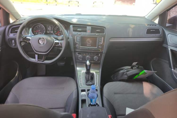 Used Volkswagen Golf 2017 230TSI Automatic Comfort Edition – Celebrating Milestone of One Million Units Center Console