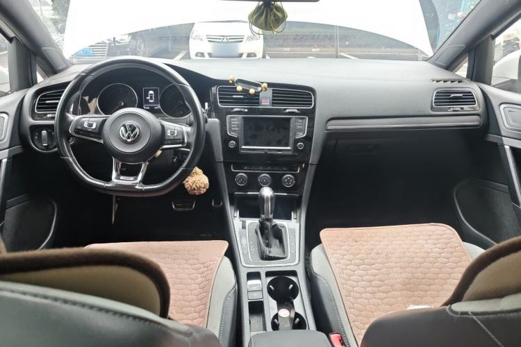 Used Volkswagen Golf 2017 280TSI Automatic R-Line Million-Vehicle Commemorative Edition Center Console