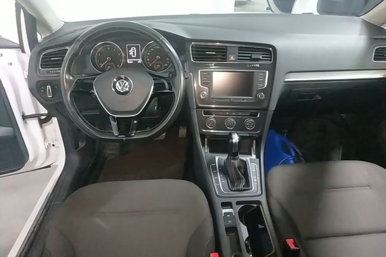Used Volkswagen Golf 2017 1.6L Automatic Comfort Million-Vehicle Anniversary Edition Center Console