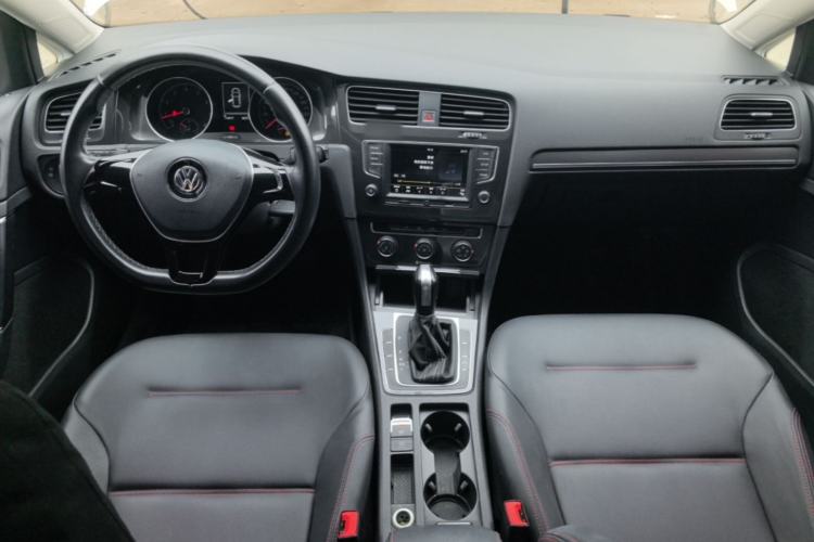 Used Volkswagen Golf 2017 230TSI Automatic Comfort Edition – Celebrating Milestone of One Million Units Center Console
