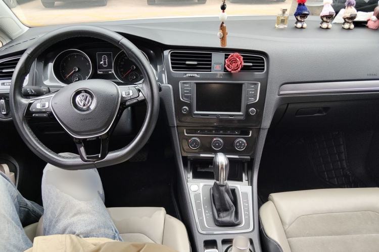 Used Volkswagen Golf 2017 230TSI Automatic Luxury Million-Vehicle Commemorative Edition Center Console