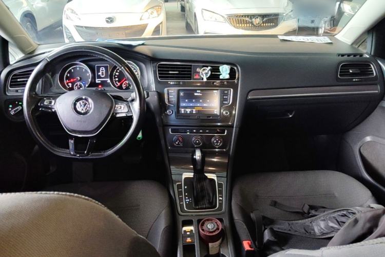 Used Volkswagen Golf 2017 1.6L Automatic Comfort Million-Vehicle Anniversary Edition Center Console