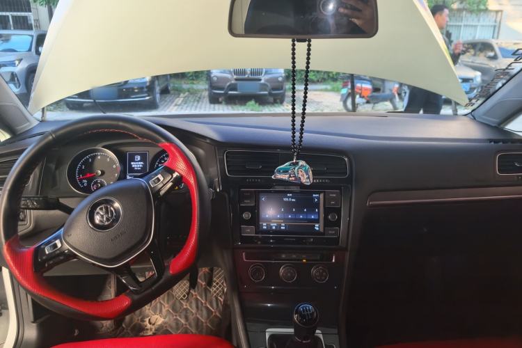 Used Volkswagen Golf 2017 230TSI Manual Comfort Edition – Celebrating Milestone of One Million Units Center Console