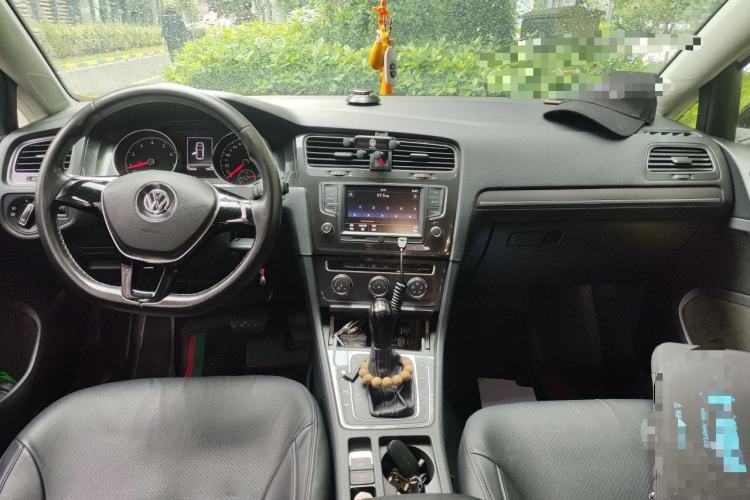 Used Volkswagen Golf 2017 1.6L Automatic Comfort Million-Vehicle Anniversary Edition Center Console
