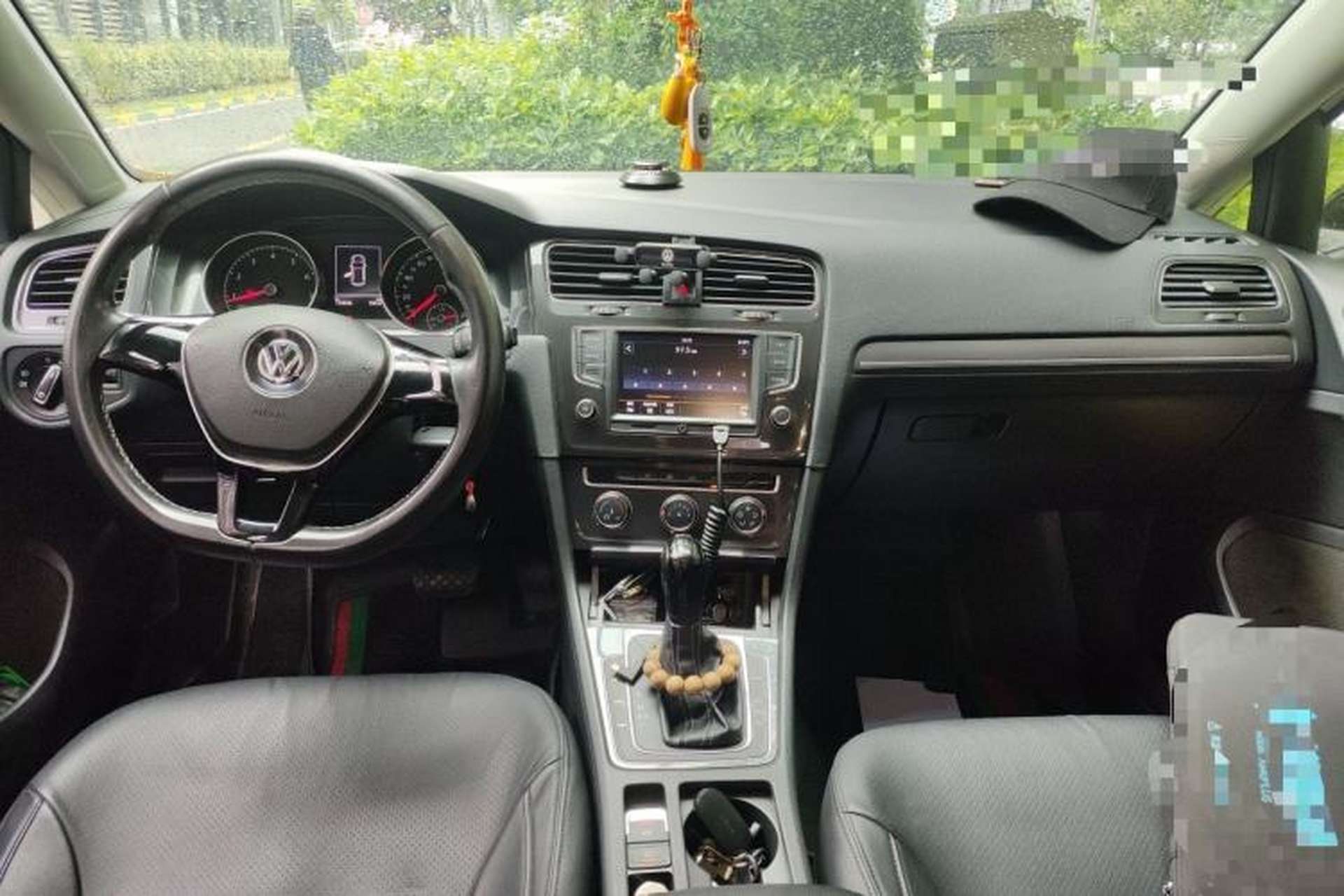 Used Volkswagen Golf 2017 1.6L Automatic Comfort Million-Vehicle Anniversary Edition Center Console