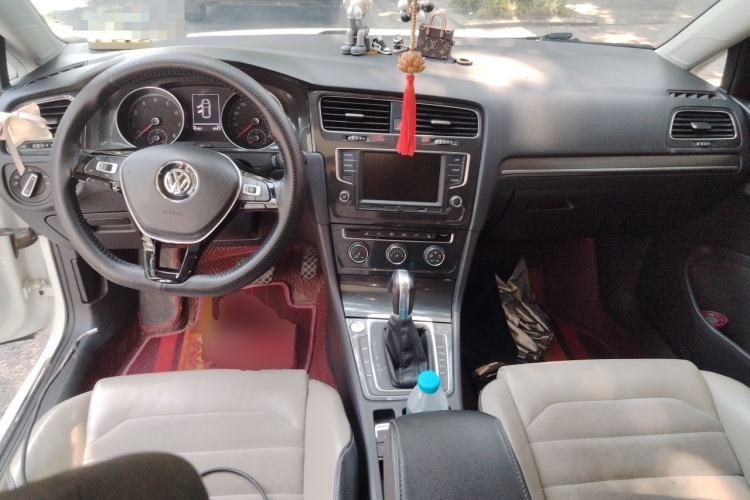 Used Volkswagen Golf 2017 230TSI Automatic Luxury Million-Vehicle Commemorative Edition Center Console