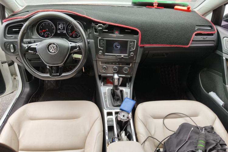 Used Volkswagen Golf 2017 230TSI Automatic Comfort Edition – Celebrating Milestone of One Million Units Center Console