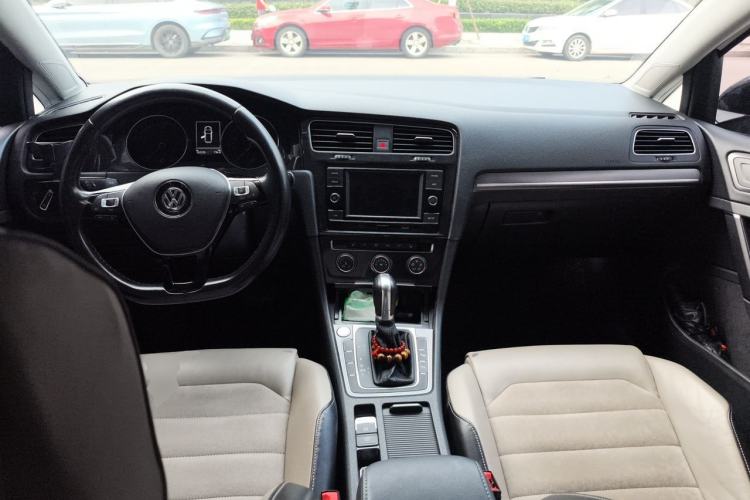 Used Volkswagen Golf 2017 230TSI Automatic Luxury Million-Vehicle Commemorative Edition Center Console