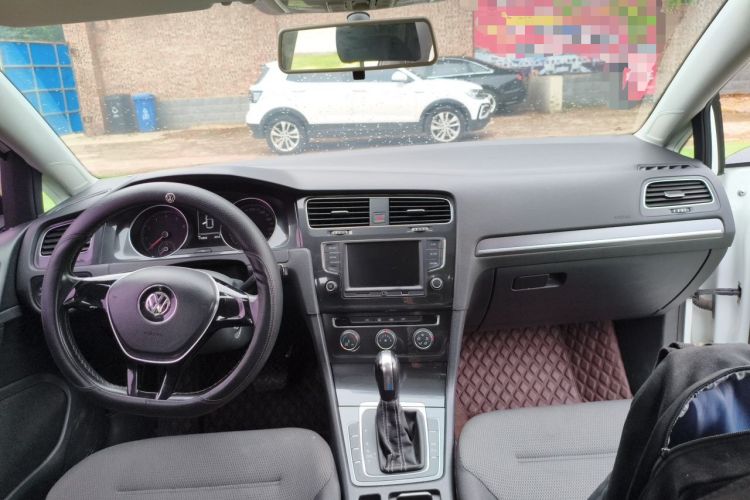 Used Volkswagen Golf 2017 230TSI Automatic Comfort Edition – Celebrating Milestone of One Million Units Center Console