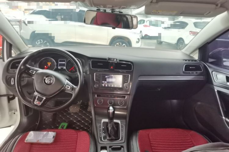 Used Volkswagen Golf 2017 1.6L Automatic Comfort Million-Vehicle Anniversary Edition Center Console
