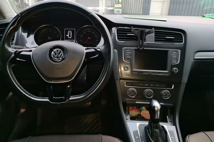 Used Volkswagen Golf 2017 1.6L Automatic Comfort Million-Vehicle Anniversary Edition Center Console