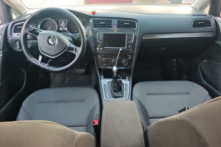 Used Volkswagen Golf 2017 1.6L Automatic Comfort Million-Vehicle Anniversary Edition Center Console