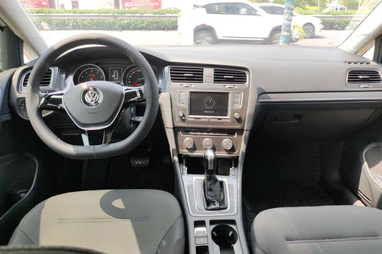 Used Volkswagen Golf 2017 1.6L Automatic Comfort Million-Vehicle Anniversary Edition Center Console