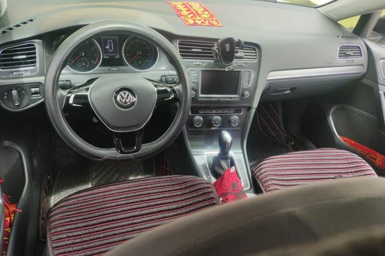 Used Volkswagen Golf 2017 230TSI Automatic Comfort Edition – Celebrating Milestone of One Million Units Center Console
