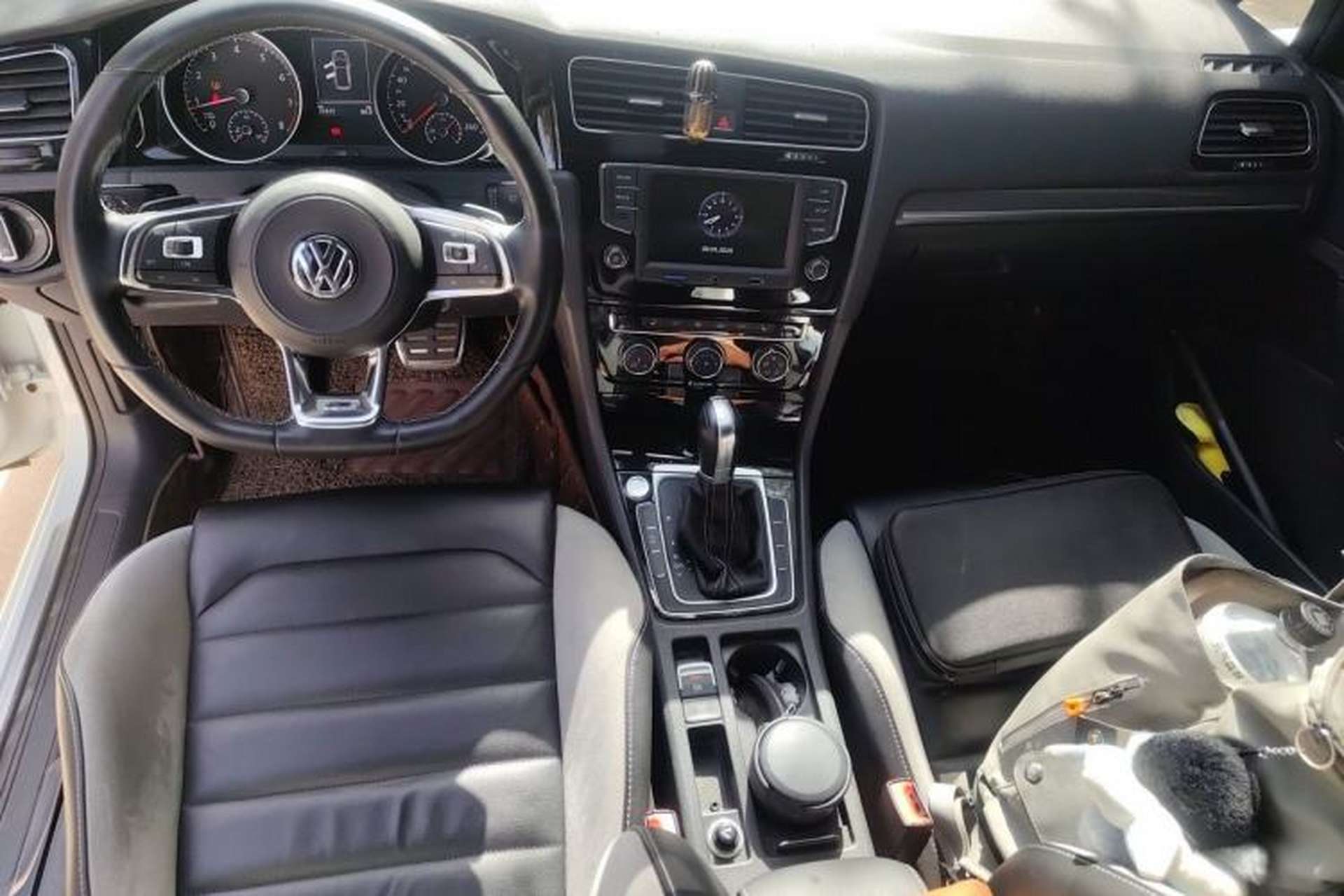 Used Volkswagen Golf 2017 280TSI Automatic R-Line Million-Vehicle Commemorative Edition Center Console