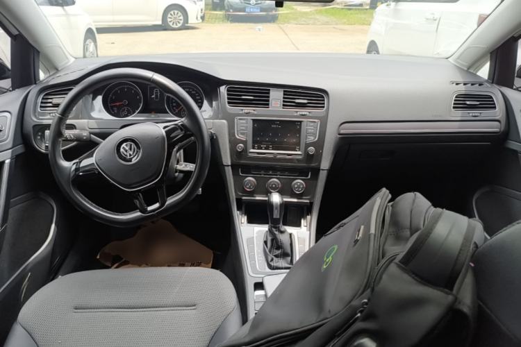 Used Volkswagen Golf 2017 230TSI Automatic Comfort Edition – Celebrating Milestone of One Million Units Center Console