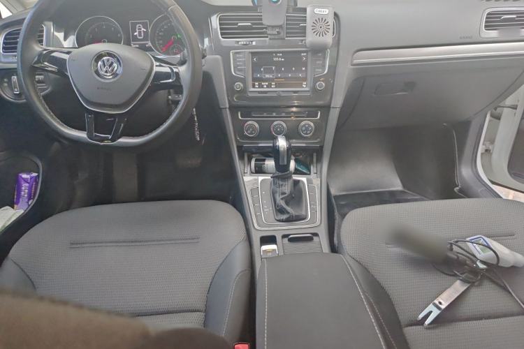 Used Volkswagen Golf 2017 230TSI Automatic Comfort Edition – Celebrating Milestone of One Million Units Center Console