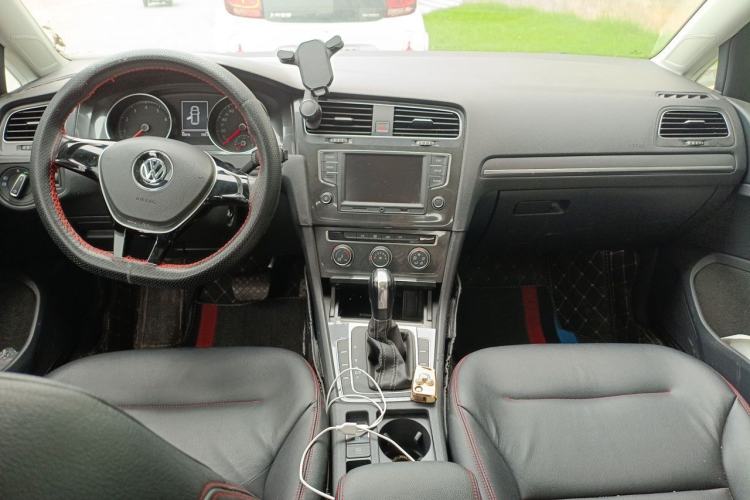 Used Volkswagen Golf 2017 230TSI Automatic Comfort Edition – Celebrating Milestone of One Million Units Center Console