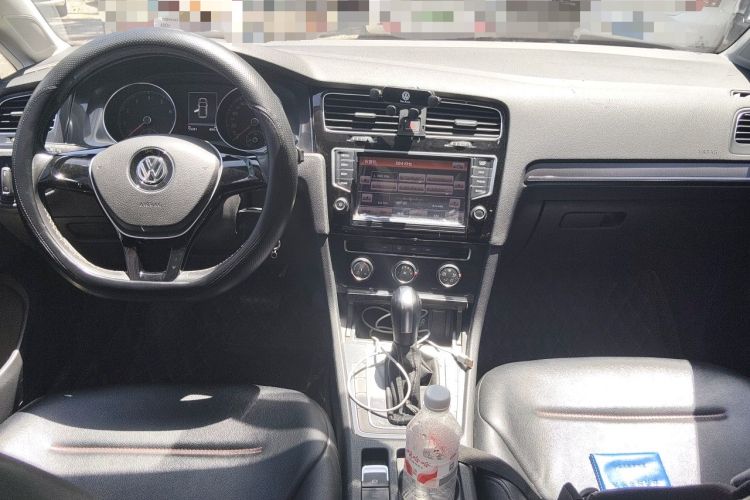 Used Volkswagen Golf 2017 1.6L Automatic Comfort Million-Vehicle Anniversary Edition Center Console