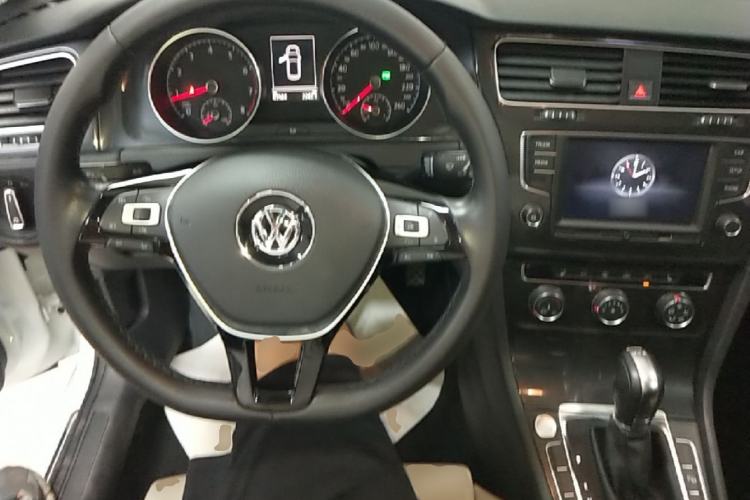 Used Volkswagen Golf 2017 230TSI Automatic Luxury Million-Vehicle Commemorative Edition Center Console