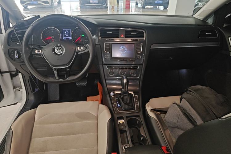 Used Volkswagen Golf 2017 230TSI Automatic Luxury Million-Vehicle Commemorative Edition Center Console