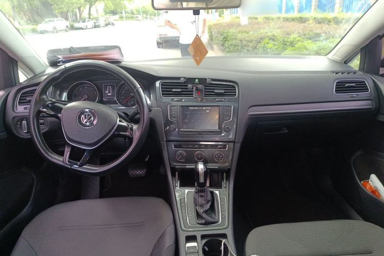 Used Volkswagen Golf 2017 230TSI Automatic Comfort Edition – Celebrating Milestone of One Million Units Center Console