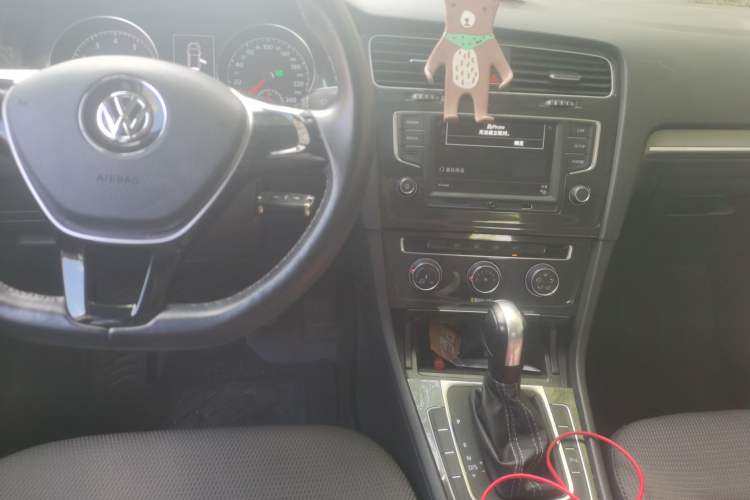 Used Volkswagen Golf 2017 1.6L Automatic Comfort Million-Vehicle Anniversary Edition Center Console