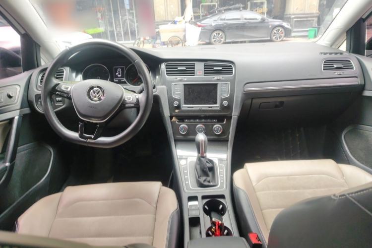 Used Volkswagen Golf 2017 230TSI Automatic Luxury Million-Vehicle Commemorative Edition Center Console