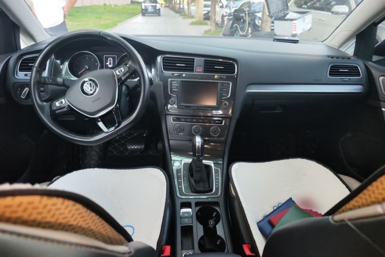 Used Volkswagen Golf 2017 230TSI Automatic Luxury Million-Vehicle Commemorative Edition Center Console