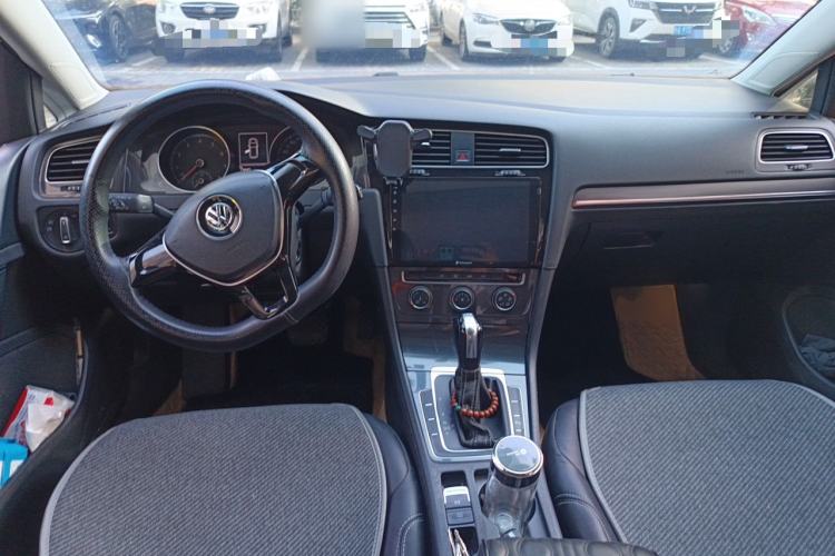 Used Volkswagen Golf 2017 230TSI Automatic Comfort Edition – Celebrating Milestone of One Million Units Center Console