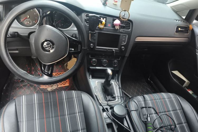 Used Volkswagen Golf 2017 1.6L Automatic Comfort Million-Vehicle Anniversary Edition Center Console
