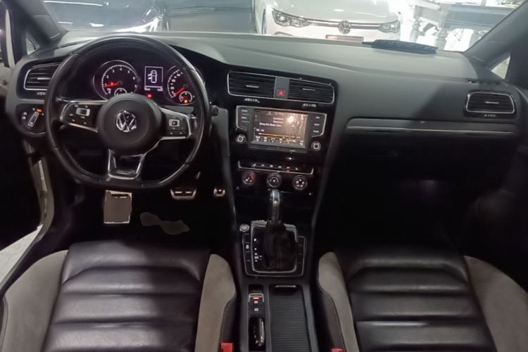 Used Volkswagen Golf 2017 280TSI Automatic R-Line Million-Vehicle Commemorative Edition Center Console
