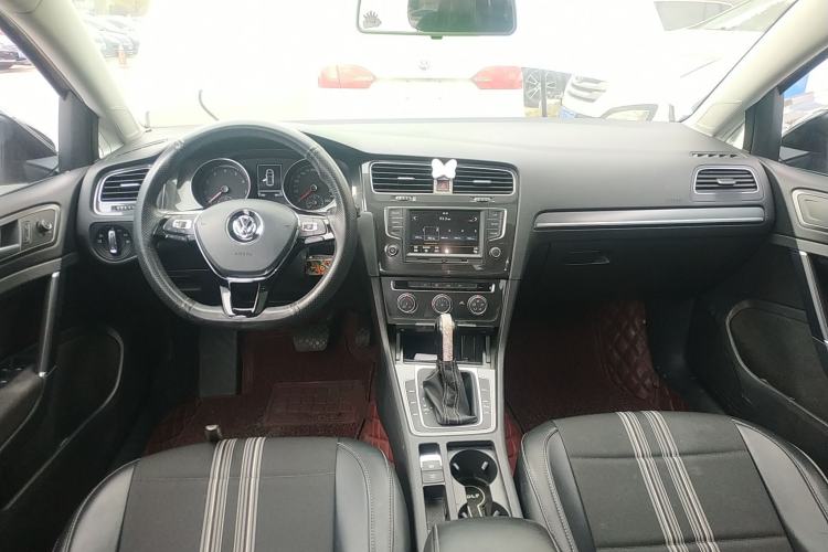 Used Volkswagen Golf 2017 1.6L Automatic Comfort Million-Vehicle Anniversary Edition Center Console