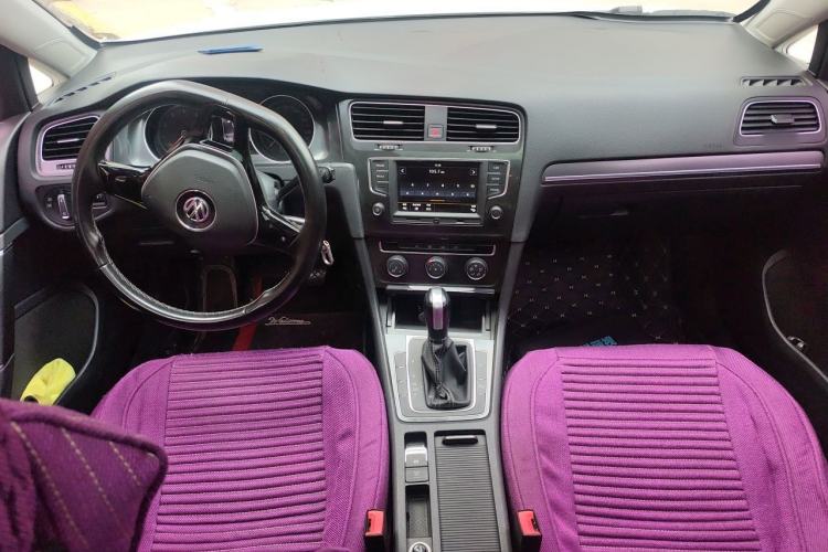 Used Volkswagen Golf 2017 1.6L Automatic Comfort Million-Vehicle Anniversary Edition Center Console