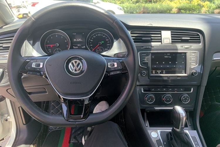 Used Volkswagen Golf 2017 230TSI Automatic Luxury Million-Vehicle Commemorative Edition Center Console