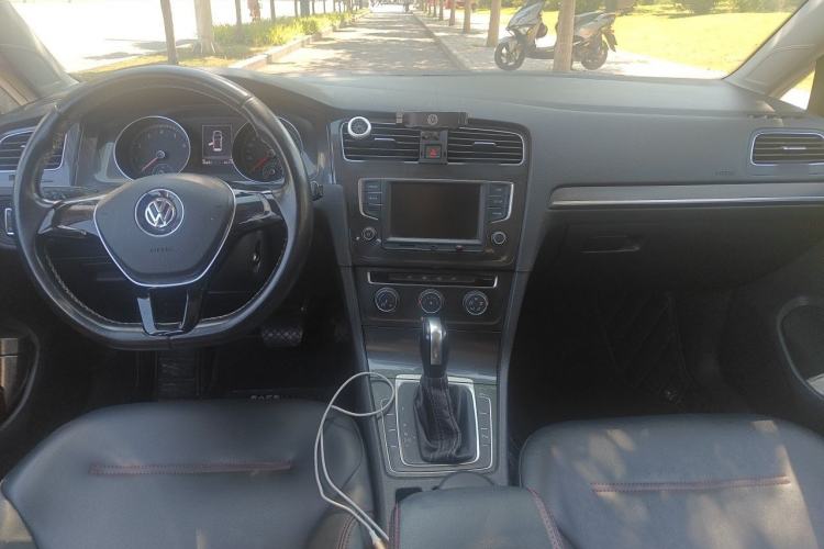 Used Volkswagen Golf 2017 1.6L Automatic Comfort Million-Vehicle Anniversary Edition Center Console