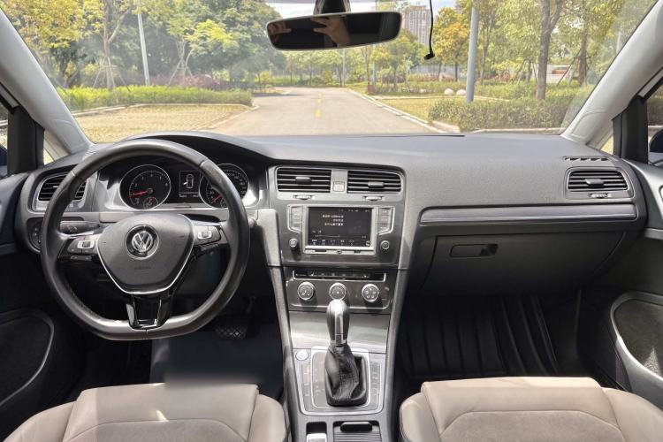 Used Volkswagen Golf 2017 230TSI Automatic Luxury Million-Vehicle Commemorative Edition Center Console
