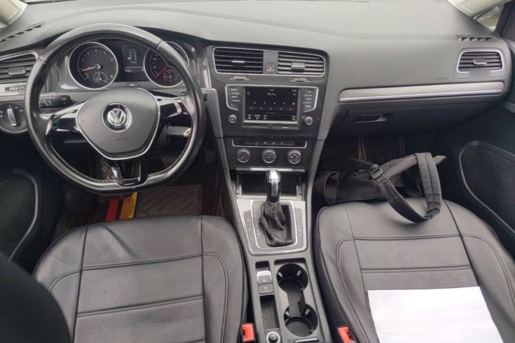Used Volkswagen Golf 2017 230TSI Automatic Comfort Edition – Celebrating Milestone of One Million Units Center Console