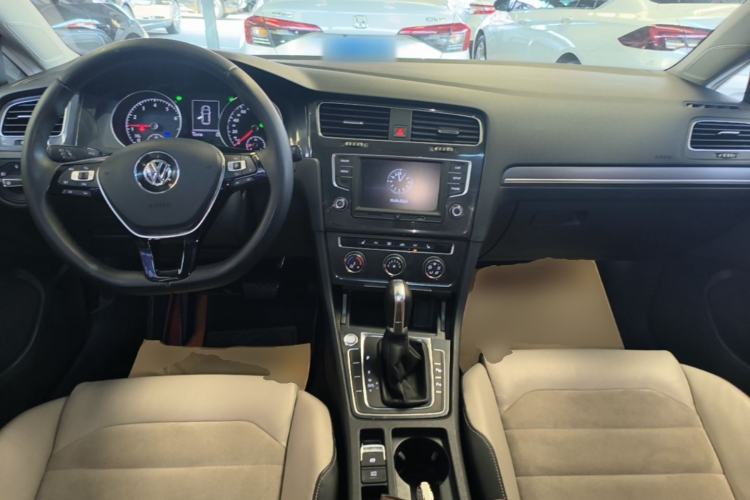 Used Volkswagen Golf 2017 230TSI Automatic Luxury Million-Vehicle Commemorative Edition Center Console