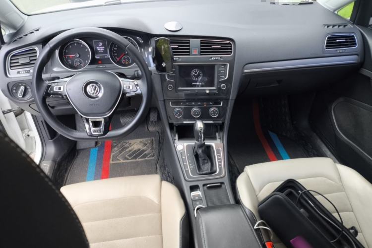 Used Volkswagen Golf 2017 230TSI Automatic Luxury Million-Vehicle Commemorative Edition Center Console