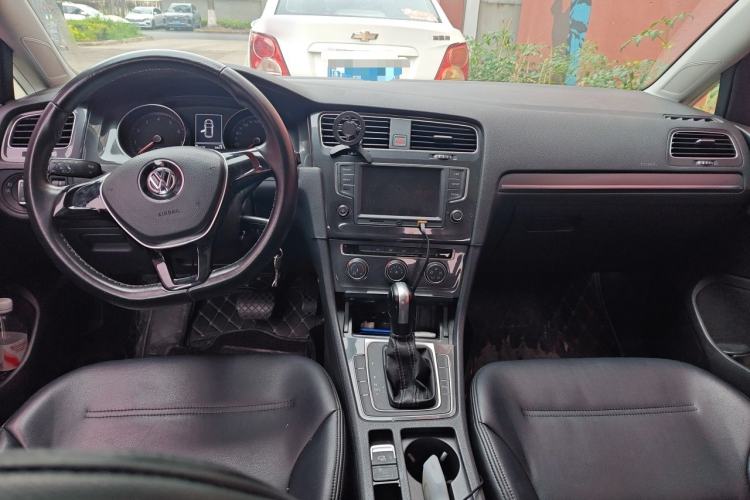 Used Volkswagen Golf 2017 230TSI Automatic Comfort Edition – Celebrating Milestone of One Million Units Center Console