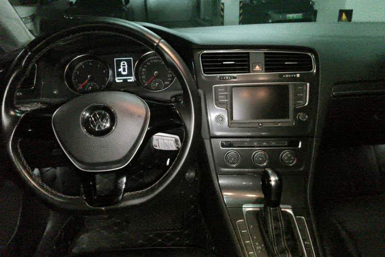 Used Volkswagen Golf 2017 1.6L Automatic Comfort Million-Vehicle Anniversary Edition Center Console