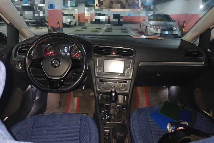 Used Volkswagen Golf 2017 230TSI Automatic Comfort Edition – Celebrating Milestone of One Million Units Center Console