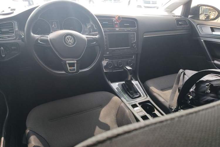 Used Volkswagen Golf 2017 1.6L Automatic Comfort Million-Vehicle Anniversary Edition Center Console