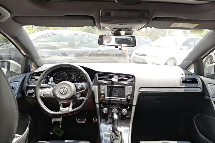 Used Volkswagen Golf 2017 280TSI Automatic R-Line Million-Vehicle Commemorative Edition Center Console