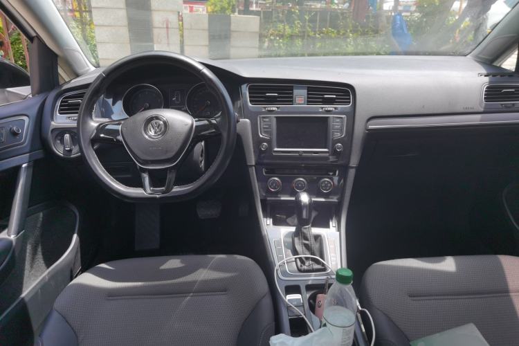Used Volkswagen Golf 2017 1.6L Automatic Comfort Million-Vehicle Anniversary Edition Center Console