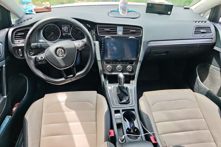 Used Volkswagen Golf 2017 230TSI Automatic Luxury Million-Vehicle Commemorative Edition Center Console