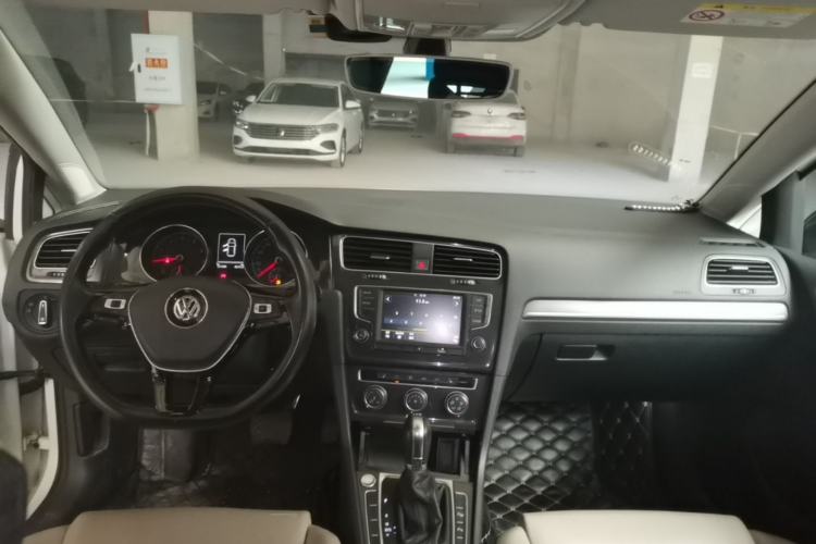 Used Volkswagen Golf 2017 230TSI Automatic Luxury Million-Vehicle Commemorative Edition Center Console
