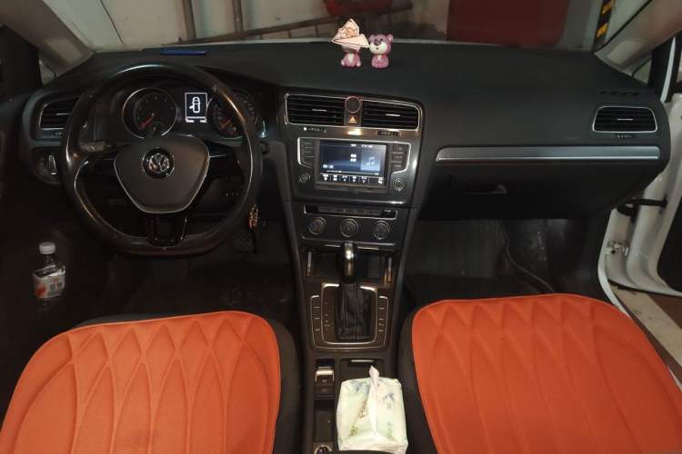 Used Volkswagen Golf 2017 1.6L Automatic Comfort Million-Vehicle Anniversary Edition Center Console