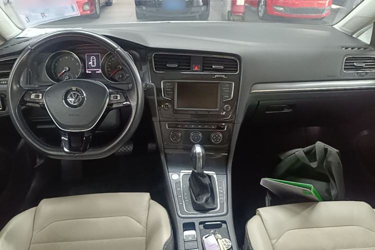 Used Volkswagen Golf 2017 230TSI Automatic Luxury Million-Vehicle Commemorative Edition Center Console
